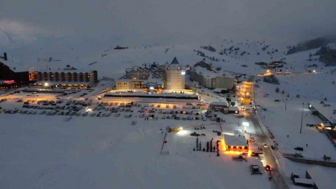 Uludağ’da Gündüz Kayak Gece Ateş Başında Sohbet Keyfi