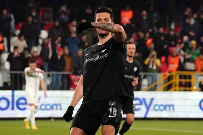 Umut Nayir, İ̇stanbul Takımlarını Seviyor