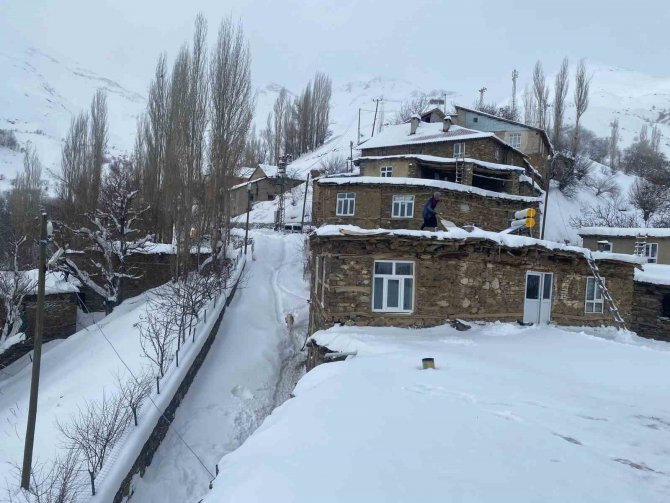 Bahçesaray’da Kar Yağışı