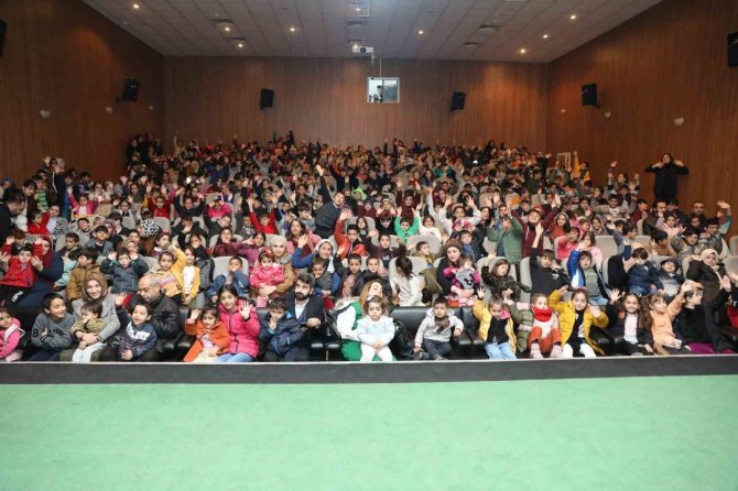 İ̇pekyolu’nda “Karnefest” Şenlikleri Final Gösterisiyle Son Buldu