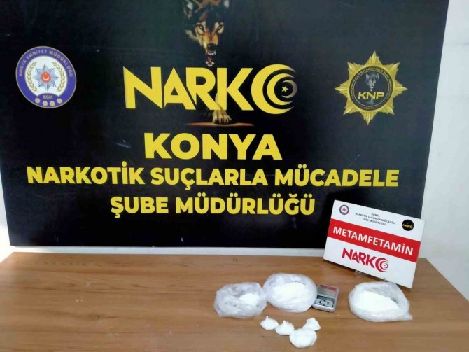 Konya’da Baskın Yapılan Evdeki Yatağın Altından Uyuşturucu Çıktı