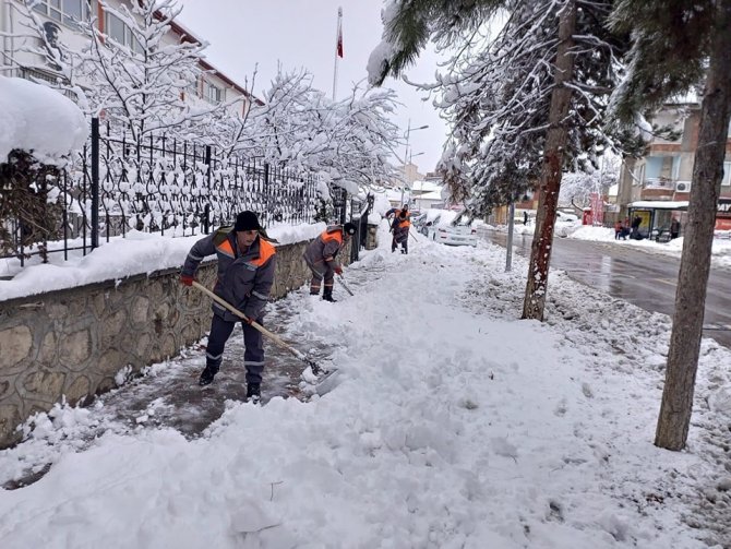 Başkan Çınar, Karla Mücadeleyi Yakından Takip Etti