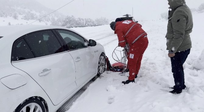 Yolda Kalan Sürücülere Kızılay Ekipleri Yetişti