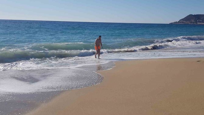 Alanya’dan Kış Ortasında Kıskandıran Manzara