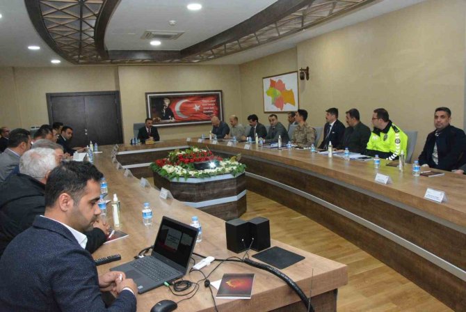 Siirt Valisi Hacıbektaşoğlu, Okulların Güvenliğini Masaya Yatırdı