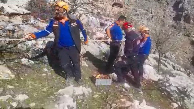 500 Metrelik Uçurumda Kurtarma Operasyonu