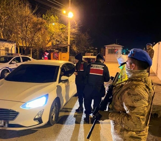 Komando Destekli Denetimlerde 1 Ayda 454 Aranan Şahıs Yakalandı
