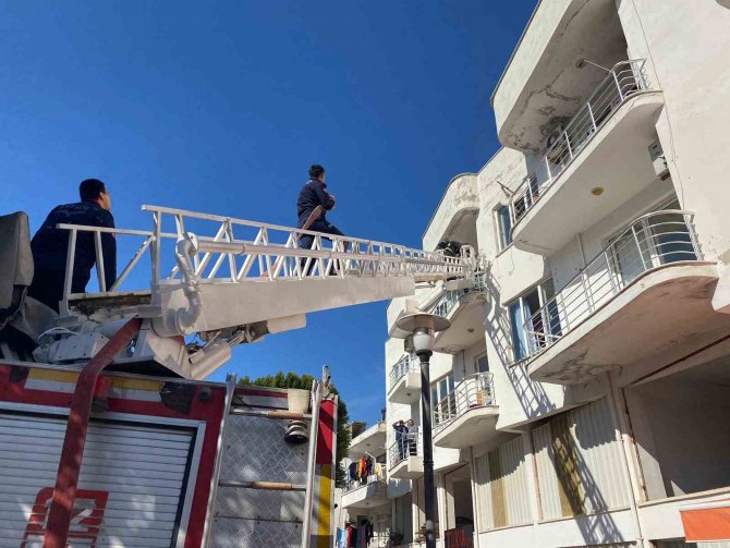 Yangına Uykuda Yakalanan Kız Kardeşler Gözyaşlarına Boğuldu