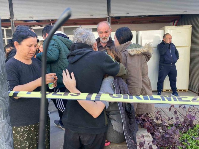 Yangına Uykuda Yakalanan Kız Kardeşler Gözyaşlarına Boğuldu