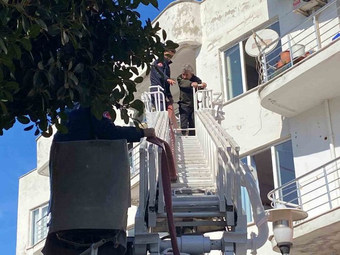 Yangına Uykuda Yakalanan Kız Kardeşler Gözyaşlarına Boğuldu