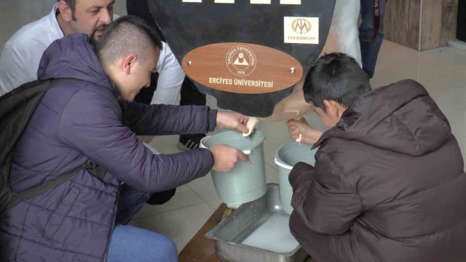 Özel Çocuklar Süt Sağdı