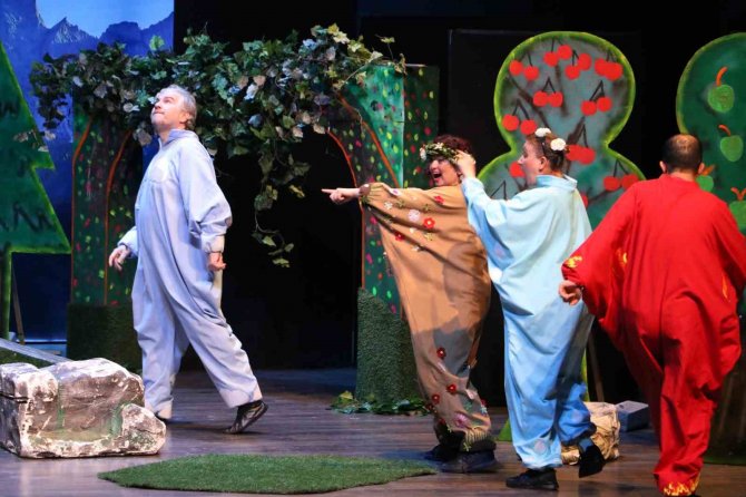 Aydın Büyükşehir Belediyesi Çocukları Tiyatro İle Buluşturmaya Devam Ediyor