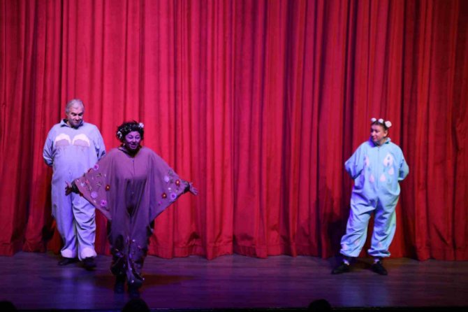 Aydın Büyükşehir Belediyesi Çocukları Tiyatro İle Buluşturmaya Devam Ediyor