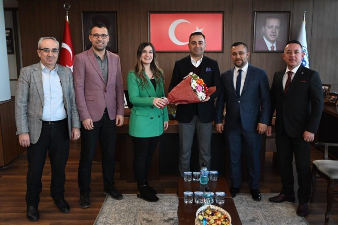 Biga Belediyesi’nde Personelin Hem Yüzü Hem Cebi Güldü