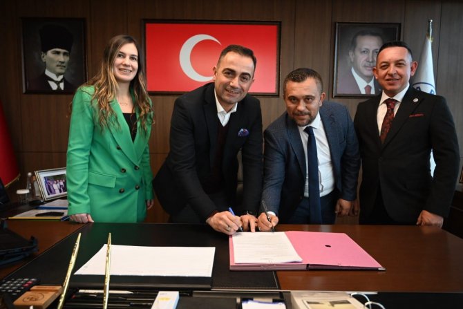 Biga Belediyesi’nde Personelin Hem Yüzü Hem Cebi Güldü