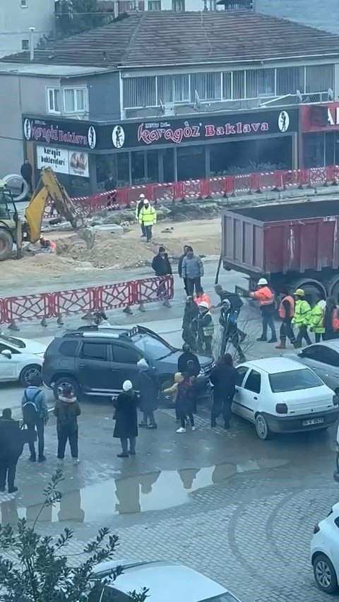 Bursa’da Husumetli Sürücüler Önce Birbirlerine Çarptı, Ardından Tekme Tokat Kavga Etti