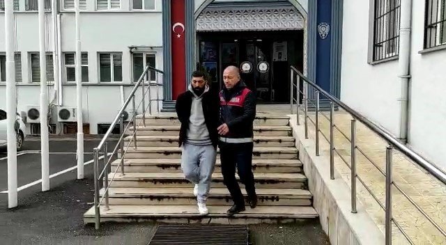 Bursa’da Lüks Araçların Farlarını Çalan Şüpheli Kıskıvrak Yakalandı