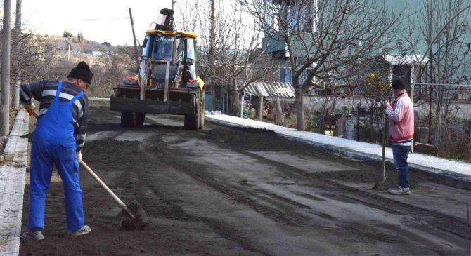 Lapseki’de Kapalı Pazaryerinin Çevre Düzenlemesi Çalışmaları Devam Ediyor