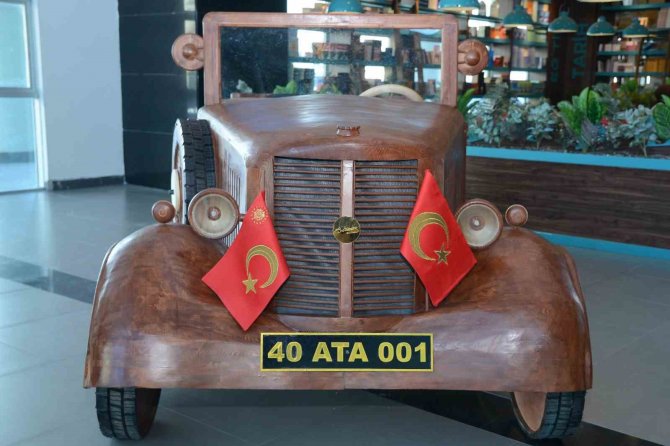 Çocukluk Hayalini Gerçekleştirdi, Atatürk’ün Bindiği Otomobili Ahşaptan Yaptı