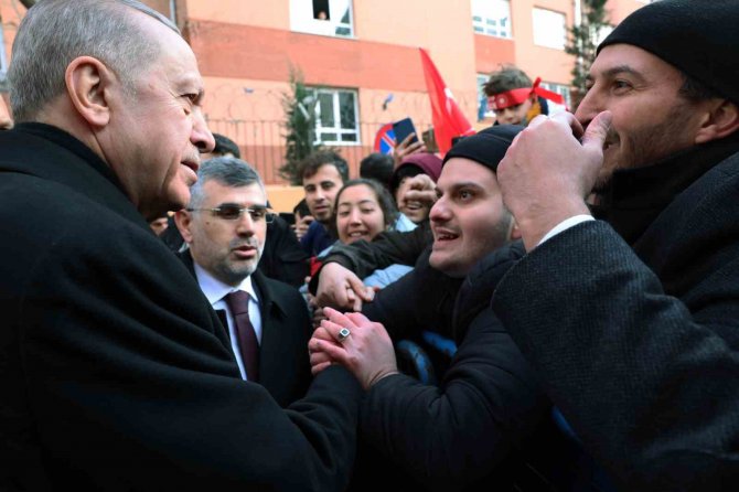 Cumhurbaşkanı Erdoğan, Ak Parti Sultanbeyli İ̇lçe Başkanlığını Ziyaret Etti