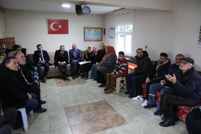 Vali Vatandaşın Ayağına Gidip, Sıkıntılarını Dinledi