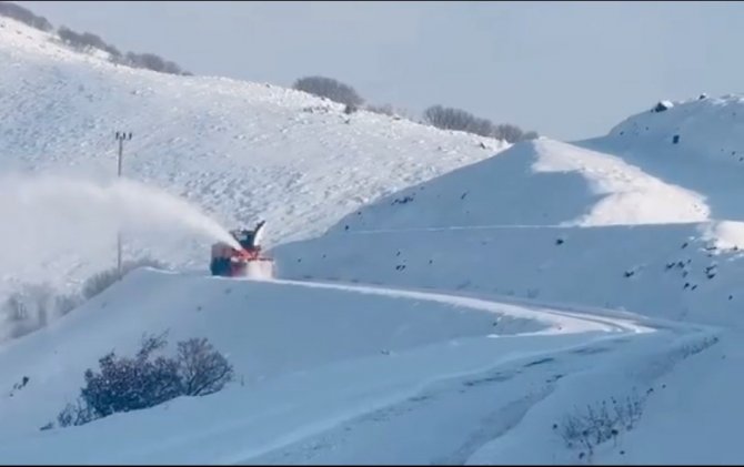 Karakoçan’da Kar Kalınlığı 30 Santimetreyi Geçti