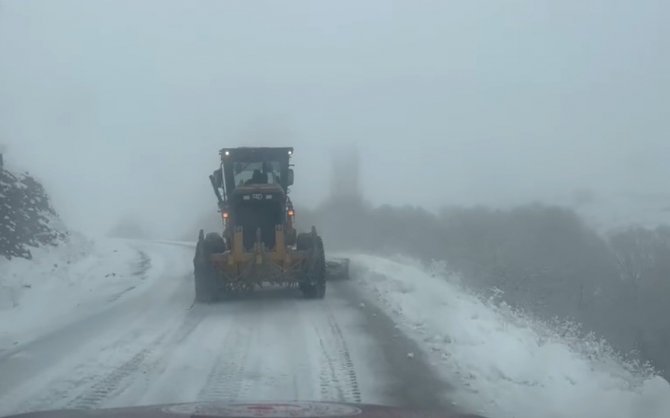 Karakoçan’da Kar Kalınlığı 30 Santimetreyi Geçti