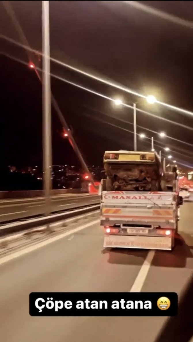 Fsm Köprüsü’nde İlginç Anlar: Kamyonetin Kasasında Araba Taşıdılar