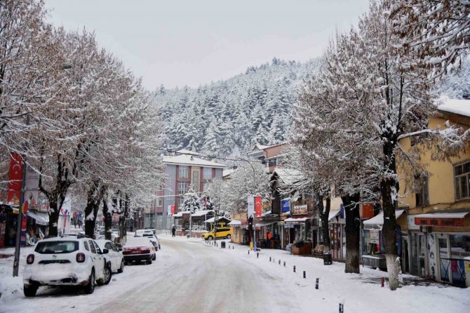 Kastamonu’da Kar, Kartpostallık Görüntüler Oluşturdu