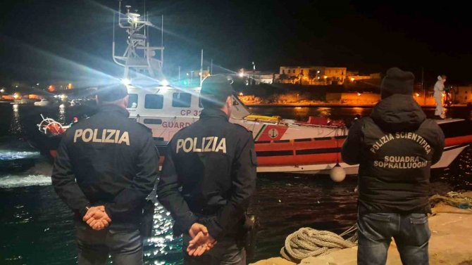 İ̇talya’da Göçmen Teknesinden 8 Ceset Çıkarıldı