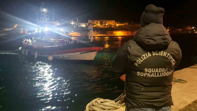 İ̇talya’da Göçmen Teknesinden 8 Ceset Çıkarıldı