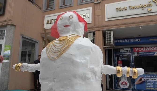 Kardan Gelin Yapıp 300 Gram Altın Taktılar