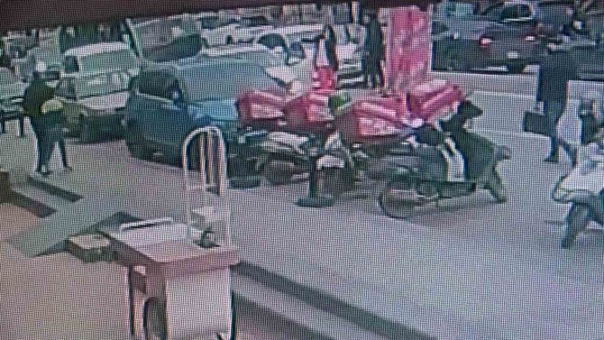 Kartal’da İlginç Kaza: Kaza Yapan Otomobil İki Teker Üzerinde İlerledi