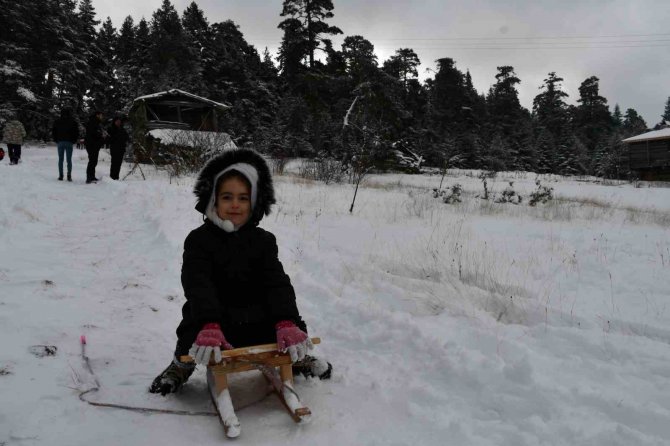 Yayla Kış Festivaline Büyük İlgi: 10 Bin Kişi Ziyaret Etti