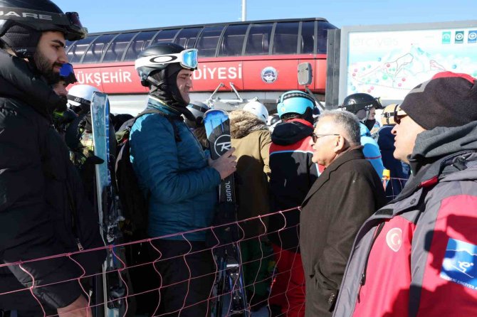 Başkan Büyükkılıç: "Türkiye’nin Her Yerinden Erciyes’e Geliyorlar"