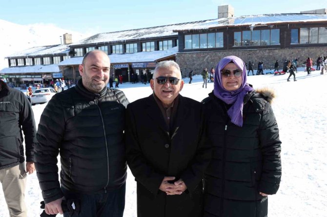 Başkan Büyükkılıç: “Türkiye’nin Her Yerinden Erciyes’e Geliyorlar”
