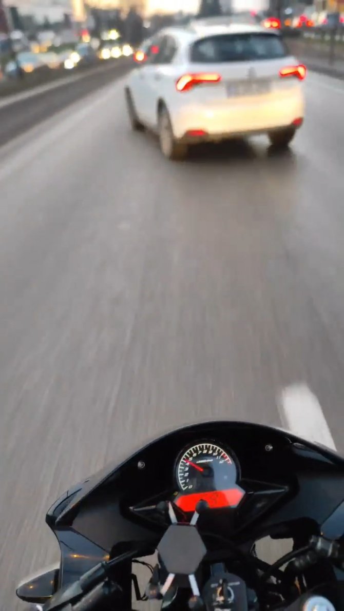 Bursa’da Kaza Anı Motosiklet Sürücüsünün Kask Kamerasında