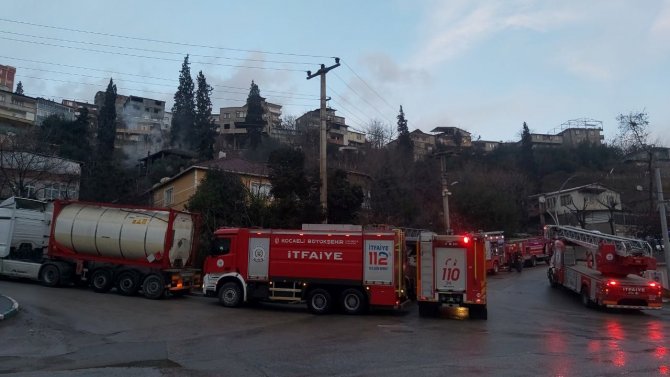 Tek Katlı Boş Evde Yangın Çıktı