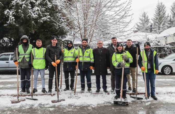 Kütahya’da Kar Küreme, Temizleme Ve Tuzlama Çalışmaları