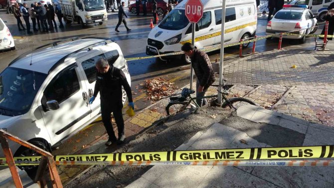 Seyyar Satıcı Zabıta Tartışması Kanlı Bitti: 4’ü Zabıta 7 Yaralı