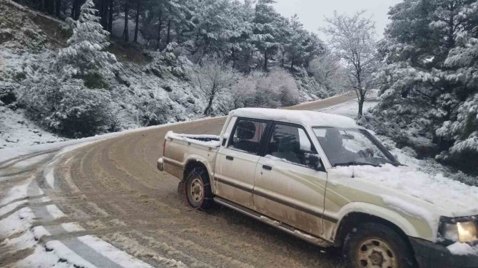 Spil Dağı’na Çıkışlarda Kış Lastiği Ve Zincir Zorunluluğu