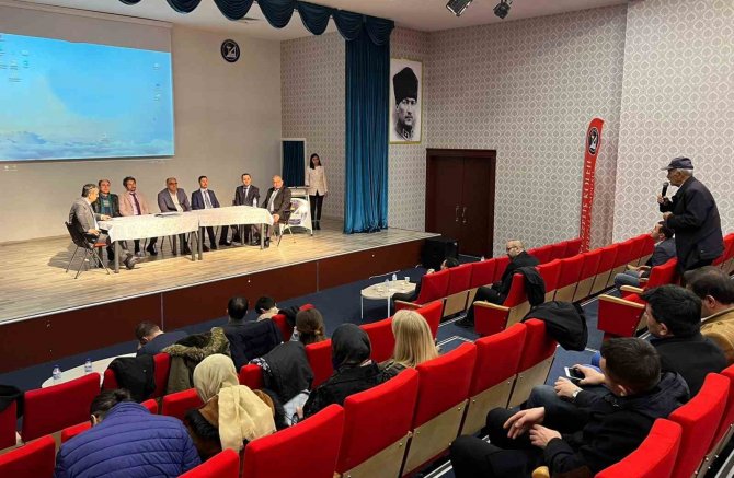 Neü’de “Kuraklık Ve Bitkisel Üretimde Alternatif Yönelimler” Paneli Yapıldı