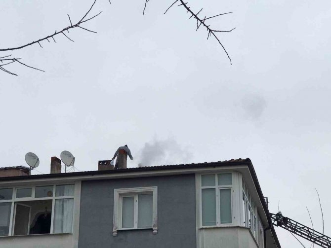 Baca Yangını 3 Dairede Maddi Hasar Oluşturdu