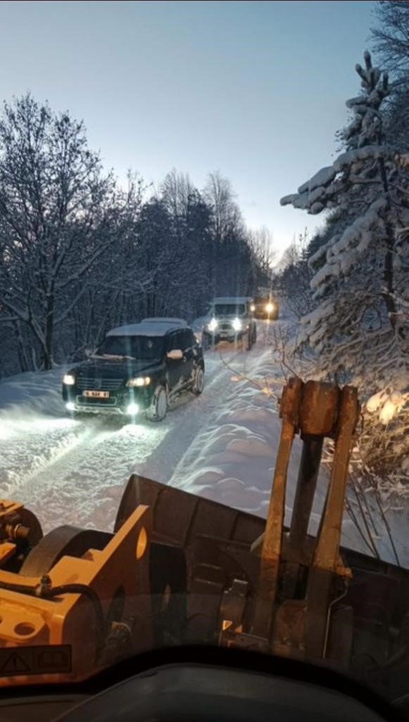 Karda Mahsur Kalan 10 Araç İş Makineleriyle Kurtarıldı