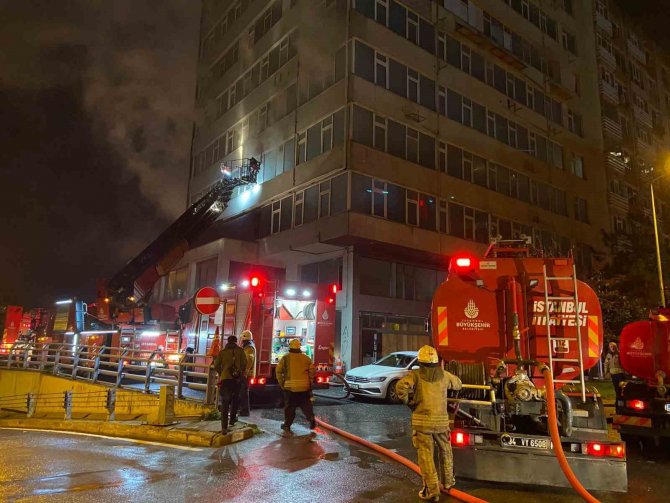 Şişli’de 8 Katlı Boş Binanın 2’nci Katı Alev Alev Yandı