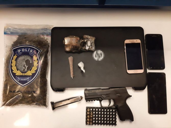 Şişli’de Polisi Gören Şüpheli, Bonzaiyi Sobaya Attı