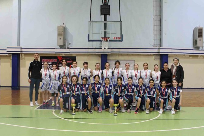 Kız Takımları Göz Kamaştırıyor