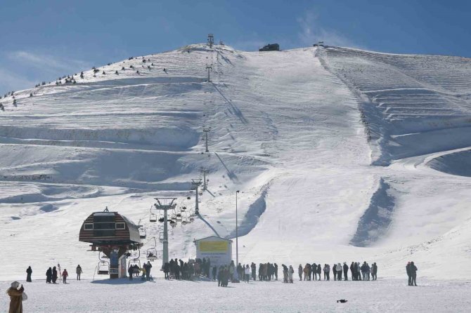 Kar Yağdı, Kayak Merkezi Doldu