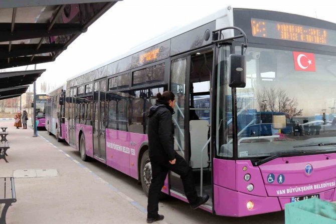 Van Büyükşehir Belediyesi 1 Yılda 16 Milyon Yolcu Taşıdı