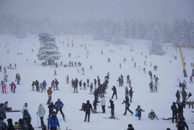 Yarıyıl Tatilinin Son Günlerinde Uludağ’a Tatilci Akını